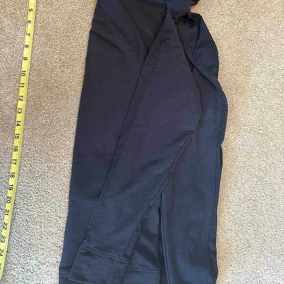 Womans XL Black Zip up jacket - Under Armour with Hood - Picture 2 of 4